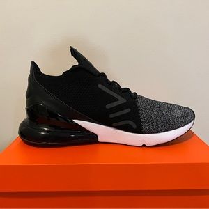 NEW Men’s Nike Air Max 270 Flyknit 'Oreo’ Sneakers A01032-001